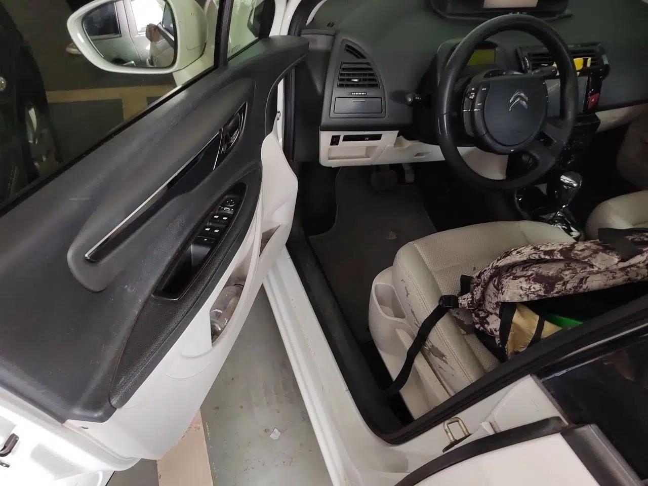 Citroen C-Quatre 2013 Sedan 1.6L Automatic Prestige Model — миниатюра 17