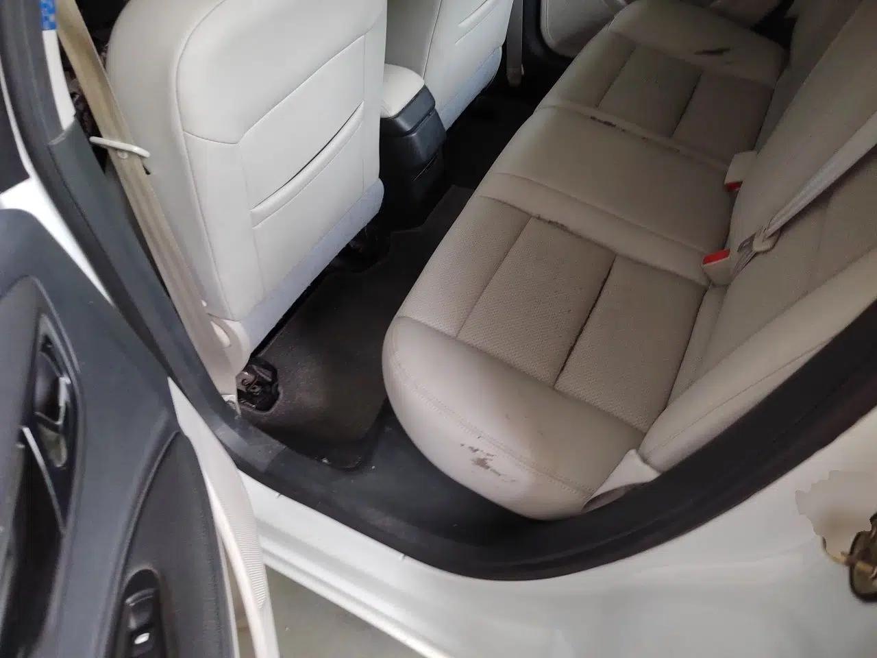 Citroen C-Quatre 2013 Sedan 1.6L Automatic Prestige Model — миниатюра 18