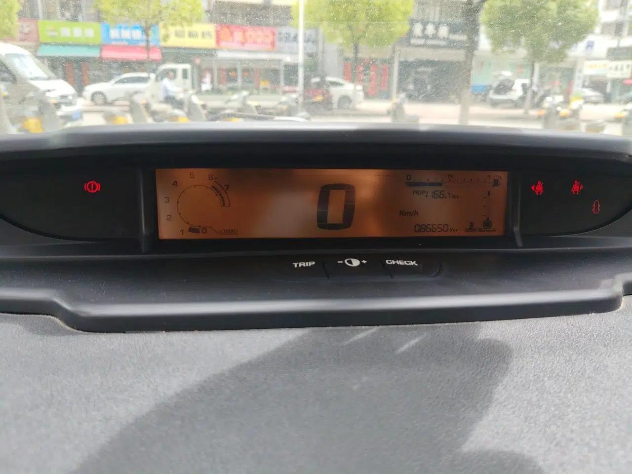 Citroen C-Quatre 2013 Sedan 1.6L Manual - Prestige Model — миниатюра 12