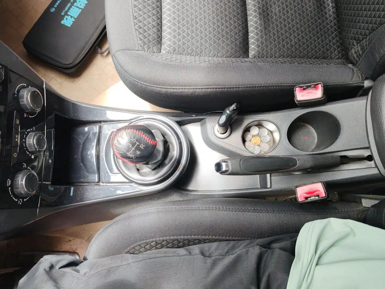 Citroen C-Quatre 2013 Sedan 1.6L Manual - Prestige Model — миниатюра 15