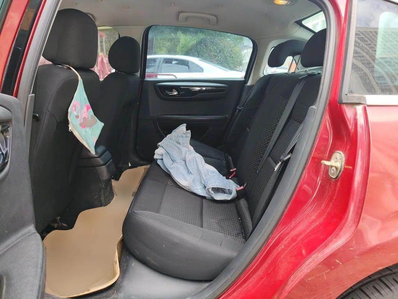 Citroen C-Quatre 2013 Sedan 1.6L Manual - Prestige Model — миниатюра 18