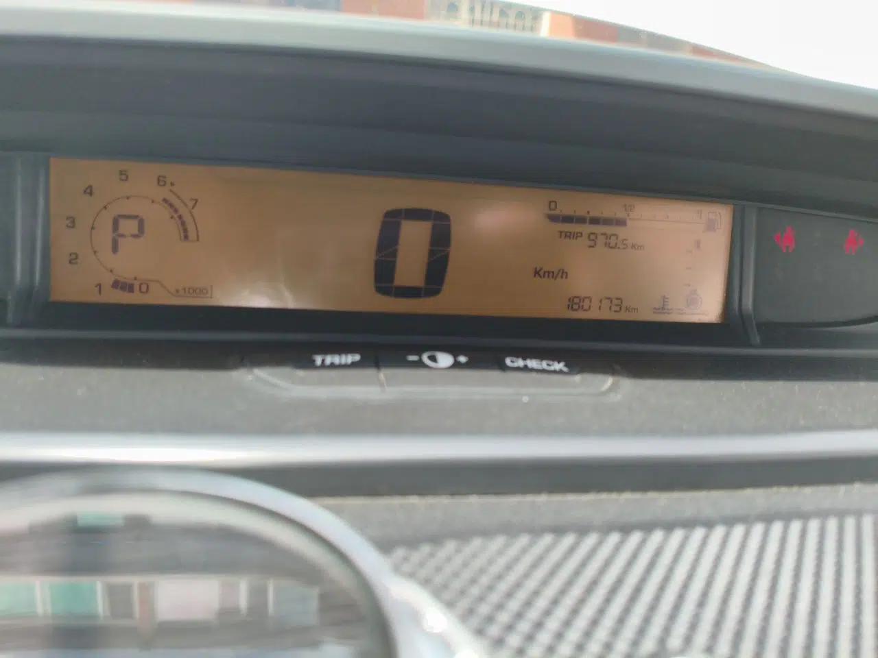 Citroen C-Quatre 2013 Sedan 1.6L Automatic Prestige Model — миниатюра 12