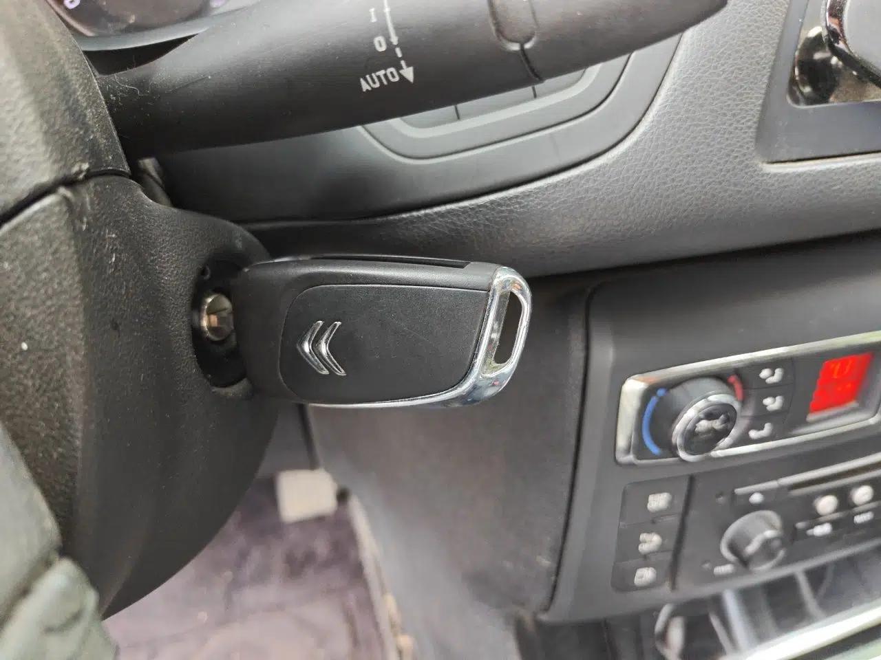 Citroen C5 2013 2.0L Automatic Luxury Model — миниатюра 9