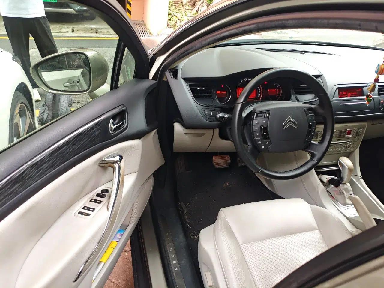 Citroen C5 2012 2.0L Automatic Luxury Edition — миниатюра 17