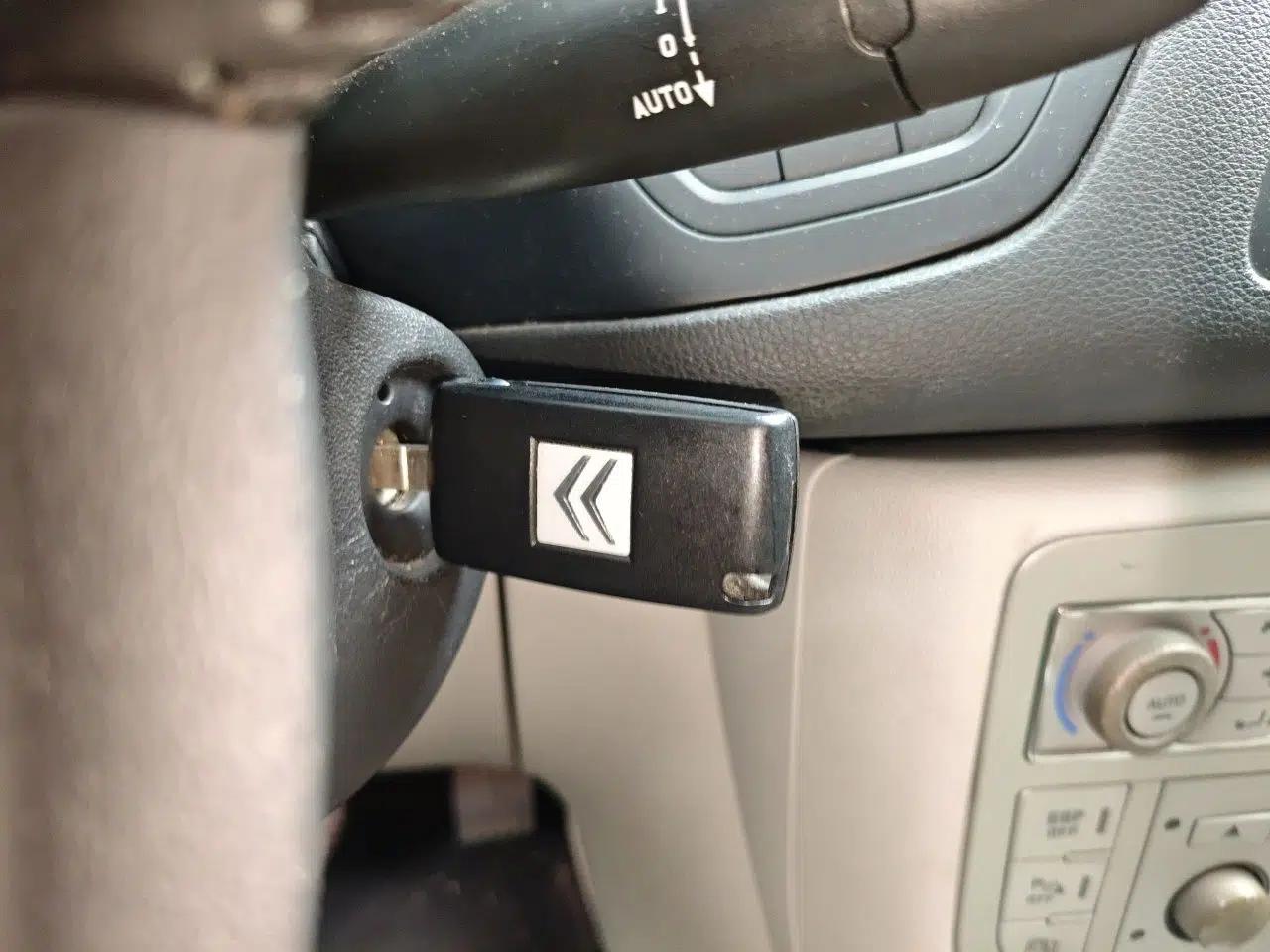 Citroen C5 2012 2.0L Automatic Luxury Edition — миниатюра 9