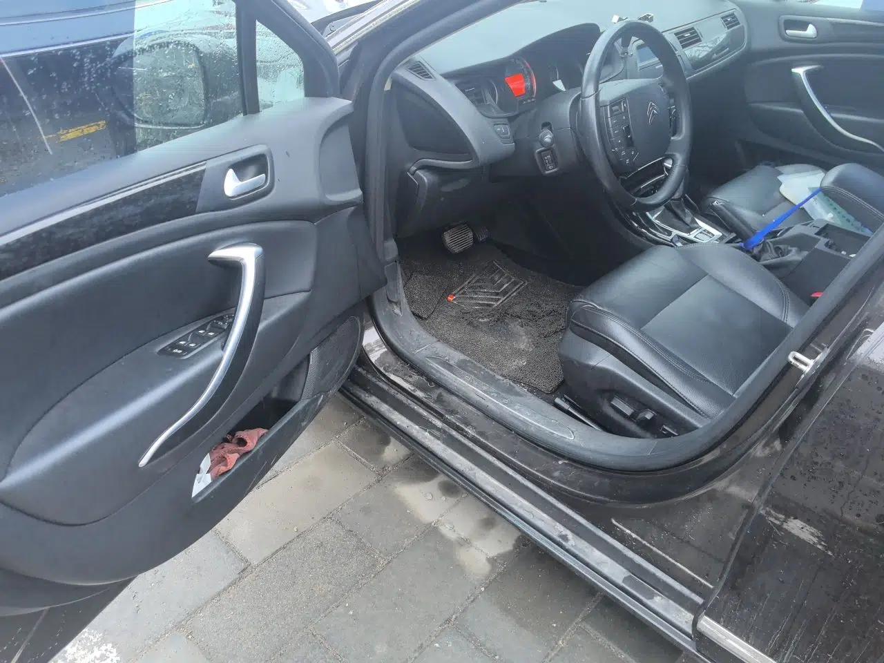Citroen C5 2013 2.0L Automatic Luxury Model — миниатюра 17