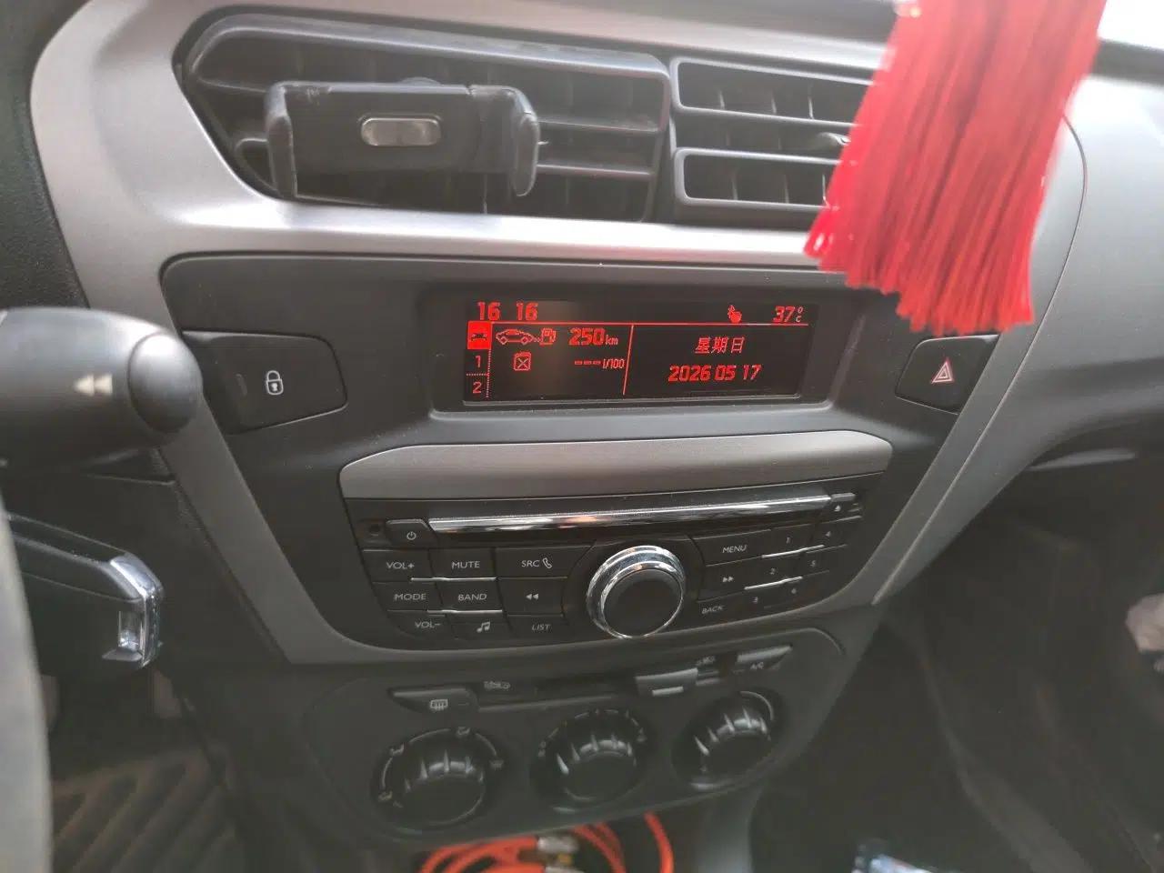 Citroen Elysee 2014 1.6L Manual Comfort Model — миниатюра 14