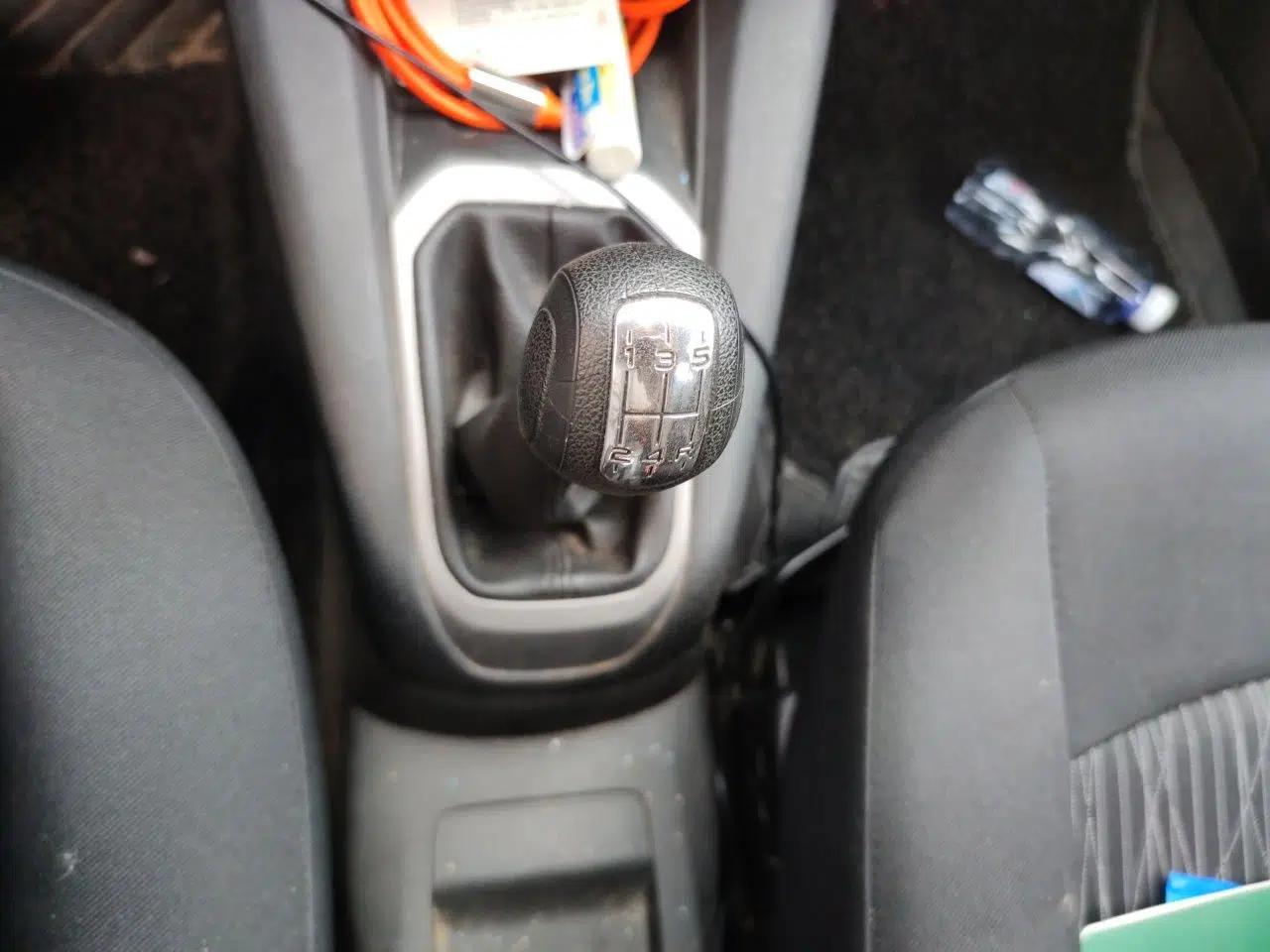 Citroen Elysee 2014 1.6L Manual Comfort Model — миниатюра 15