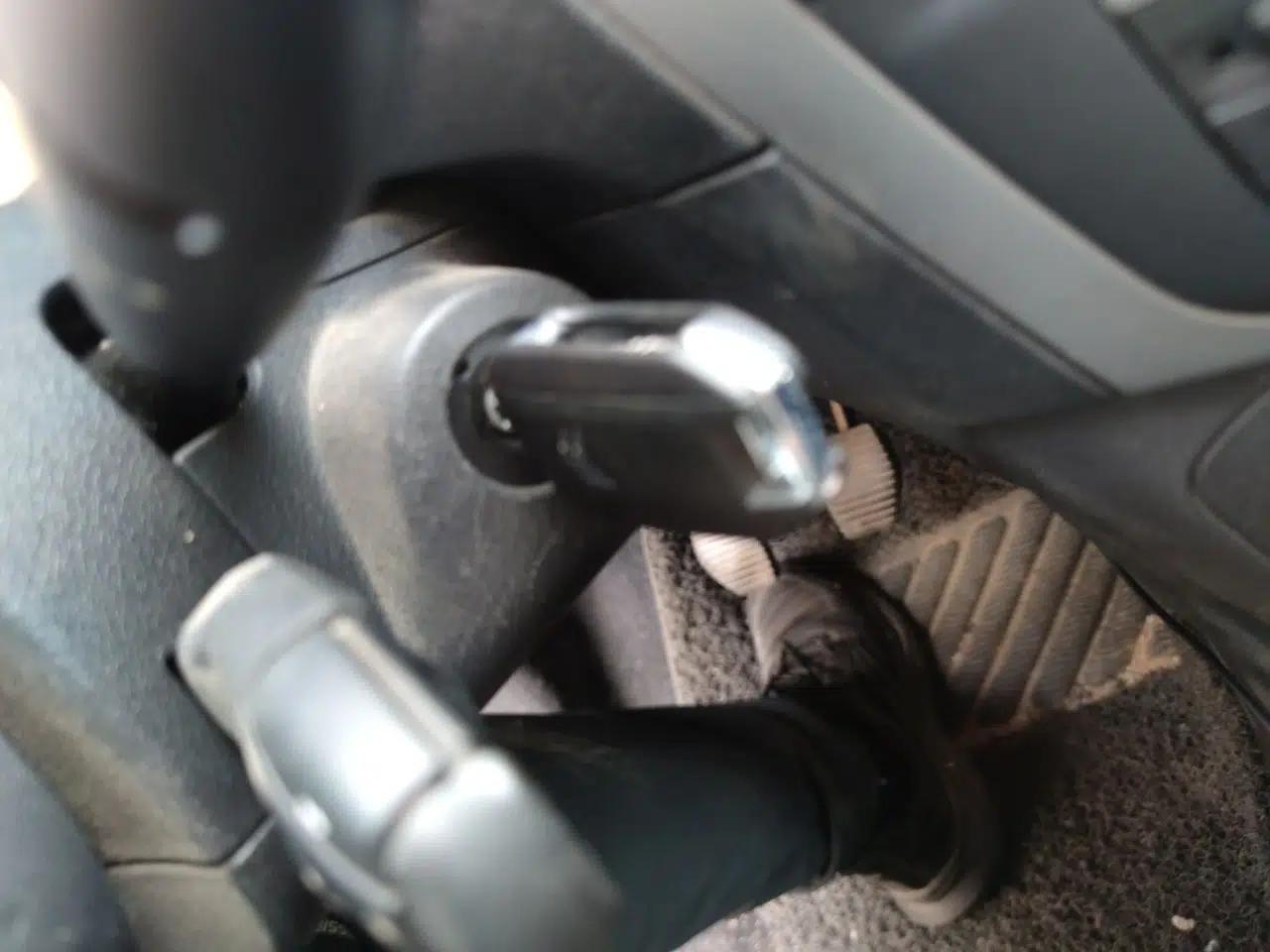 Citroen Elysee 2014 1.6L Manual Comfort Model — миниатюра 9
