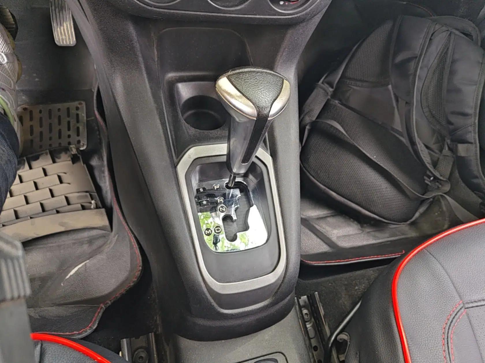 Citroen Elysee 2016 1.6L Automatic Comfort Model — миниатюра 17