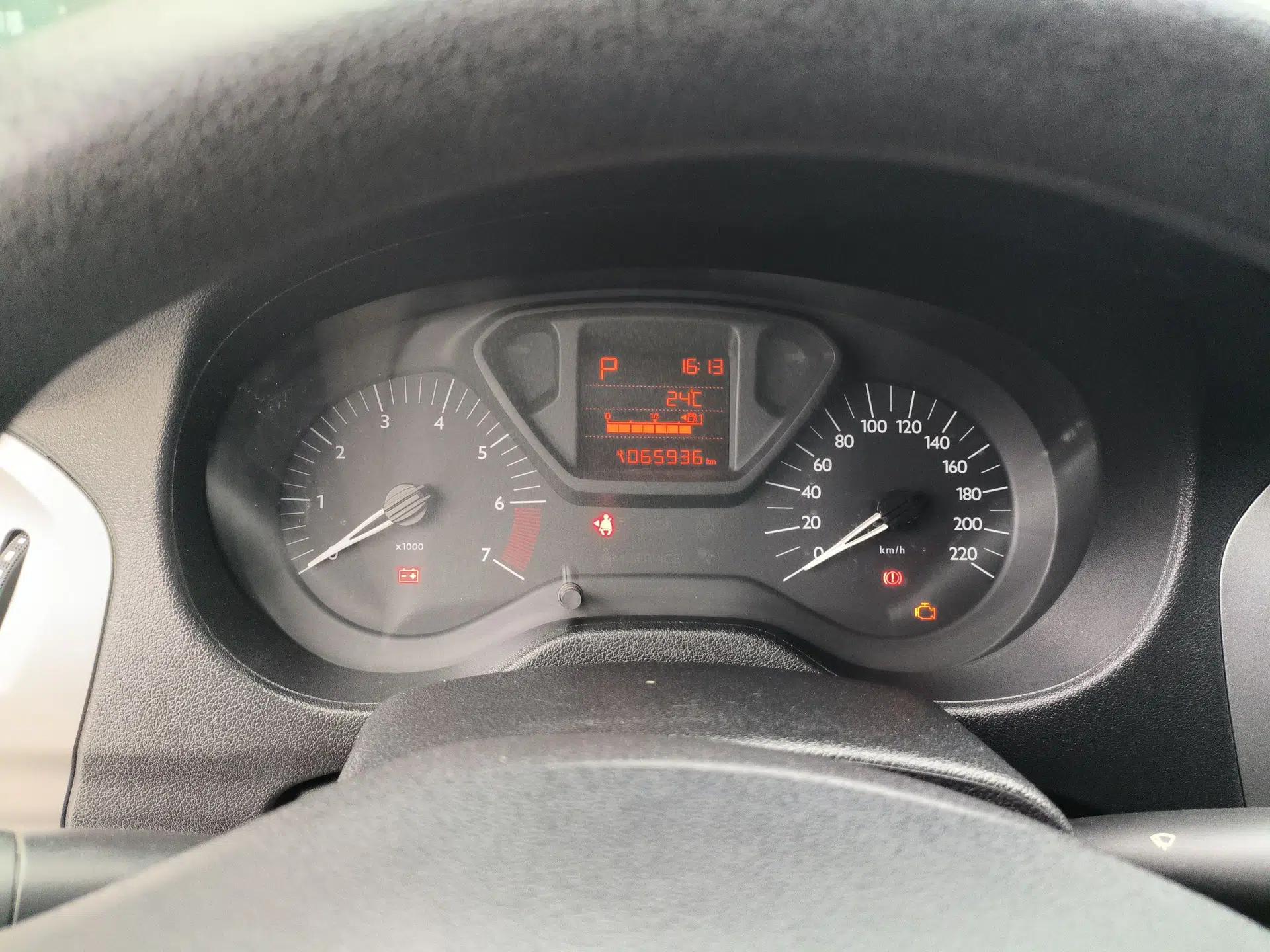 Citroen Elysee 2015 Qishang Edition 1.6L Automatic Fashion Model — миниатюра 10