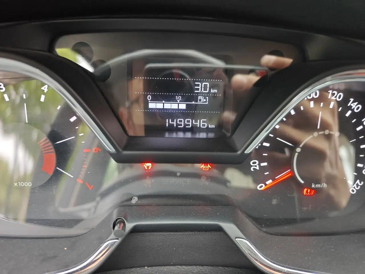 Citroen C4 Sega 2018 1.6L Manual Luxury Model — миниатюра 13
