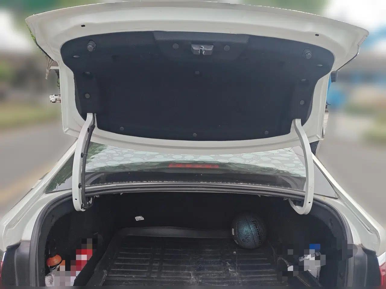 Citroen C4 Sega 2018 1.6L Manual Luxury Model — миниатюра 20
