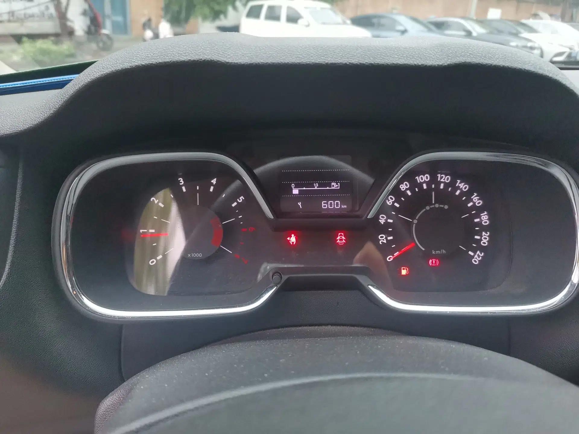 Citroen C4 Sega 2016 1.6L Manual Comfort Model — миниатюра 12