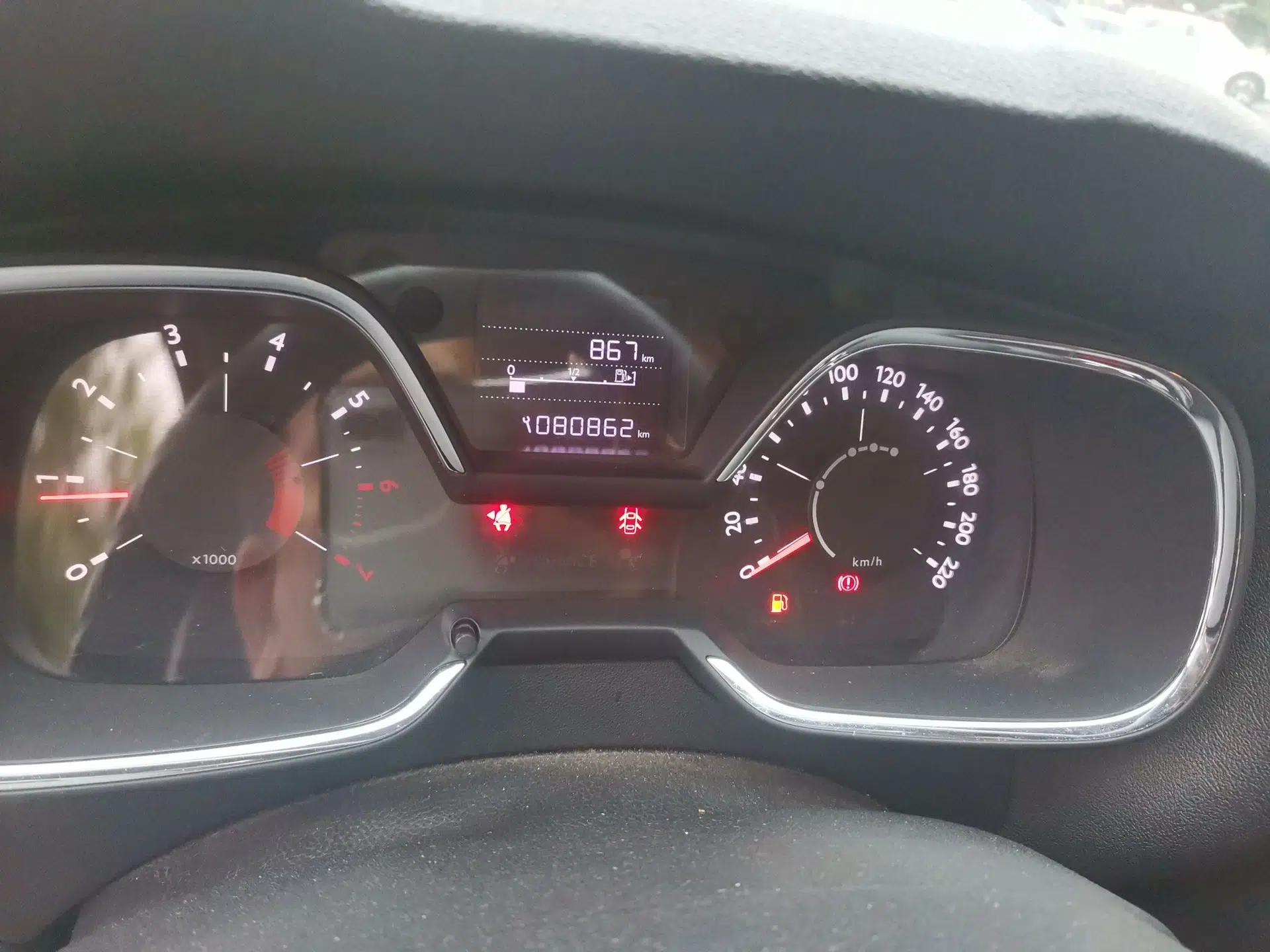 Citroen C4 Sega 2016 1.6L Manual Comfort Model — миниатюра 13
