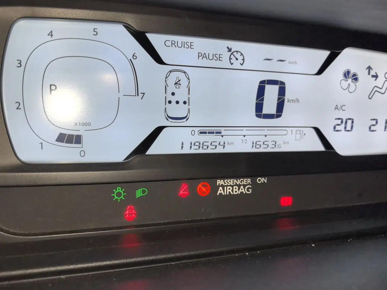 Citroen C4 Picasso 2015 1.6T Fashion Model 5 Seats — миниатюра 13