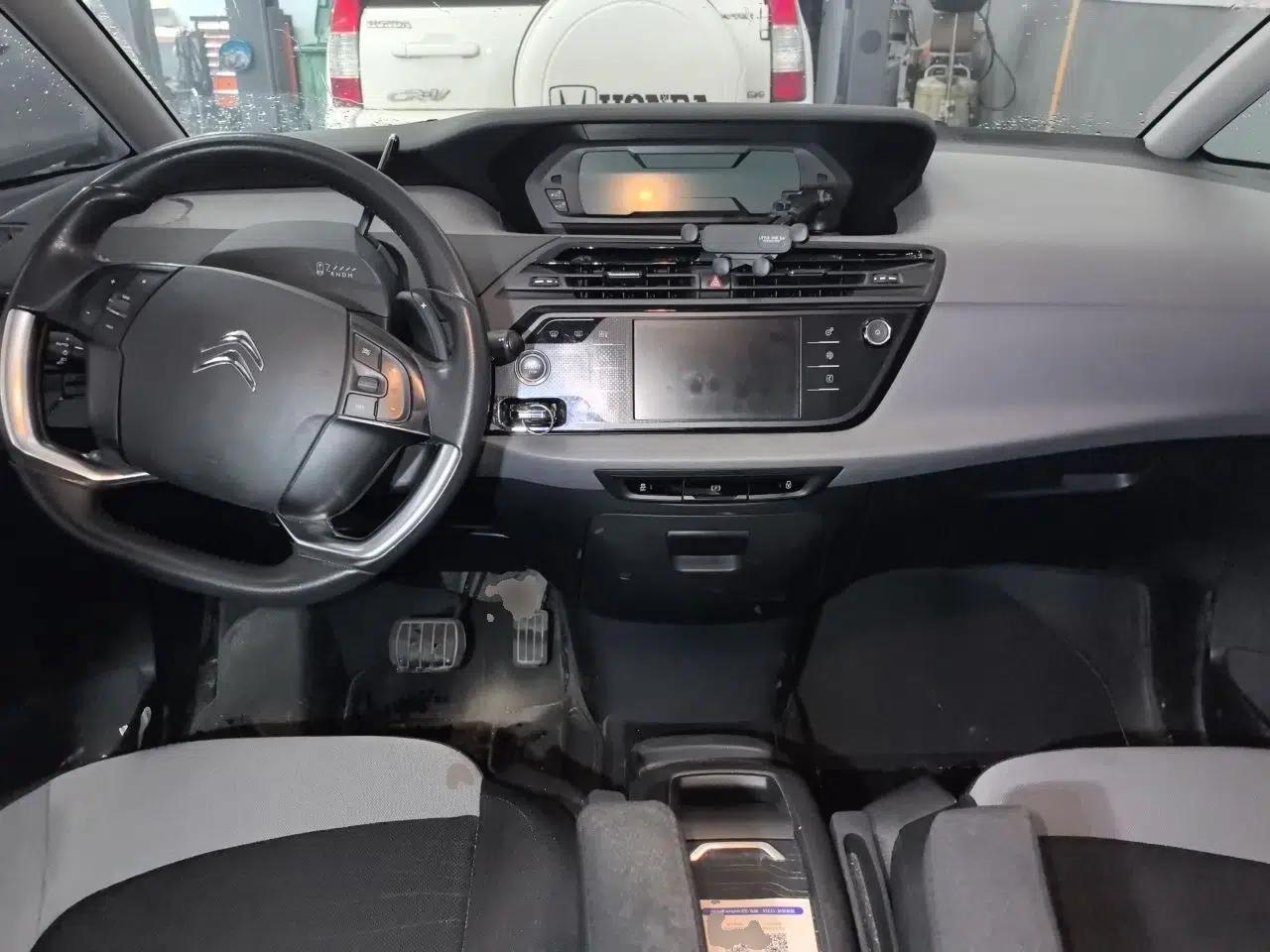 Citroen C4 Picasso 2015 1.6T Fashion Model 5 Seats — миниатюра 10