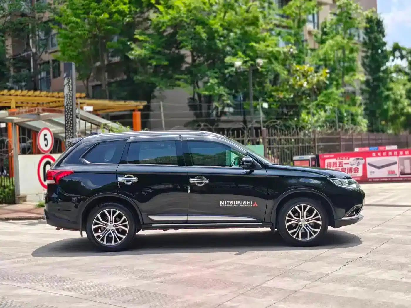 Outlander 2018 2.0L 2WD Glory Edition 5-seater — миниатюра 17