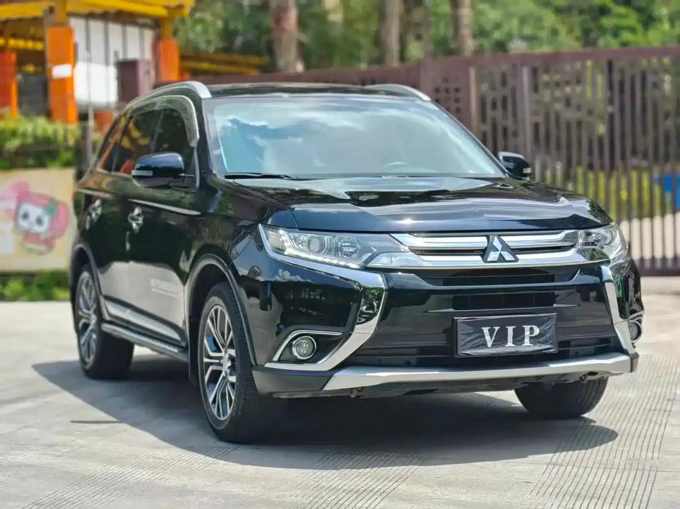 Outlander 2018 2.0L 2WD Glory Edition 5-seater — миниатюра 3