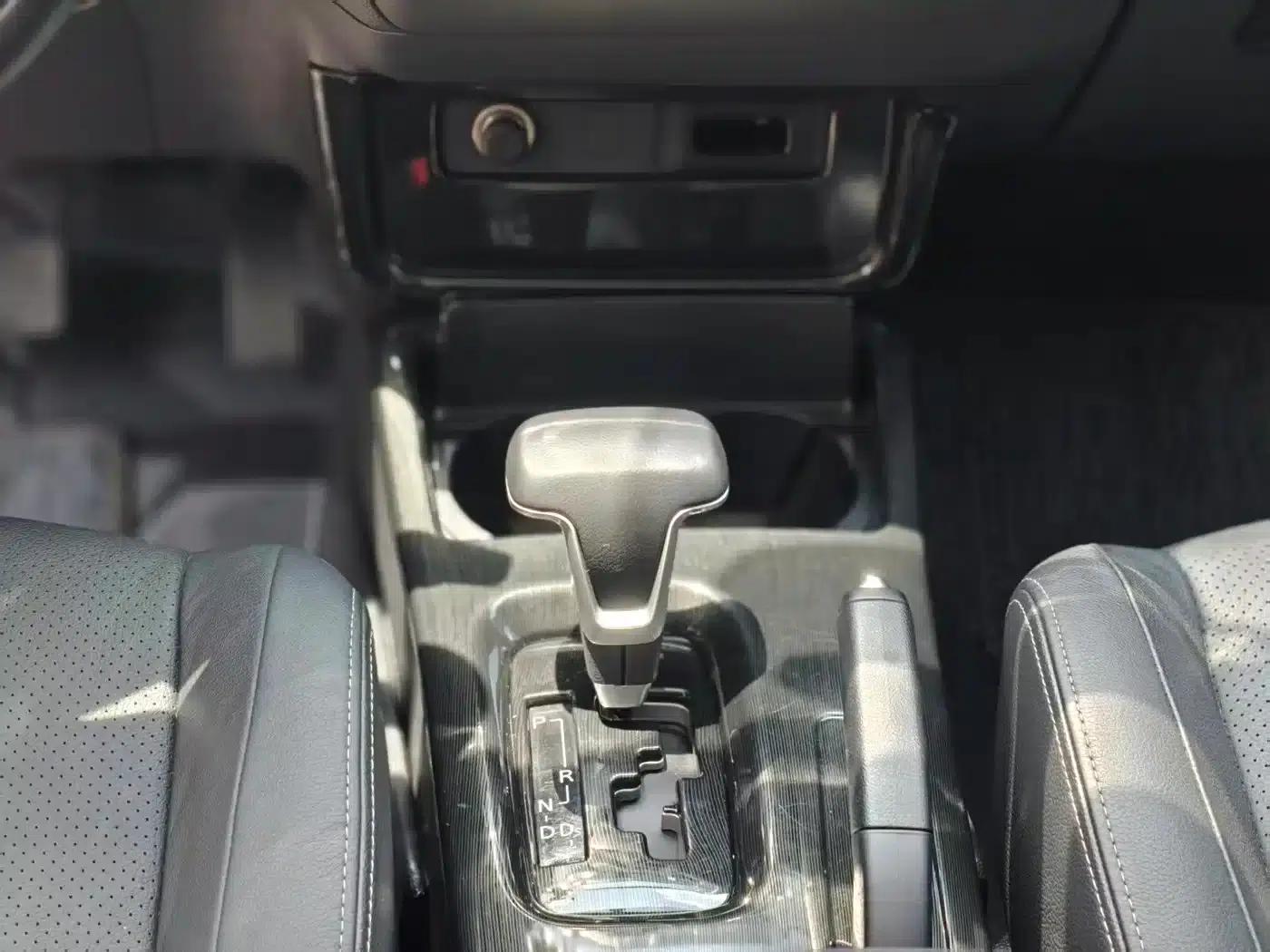 Outlander 2018 2.0L 2WD Glory Edition 5-seater — миниатюра 9