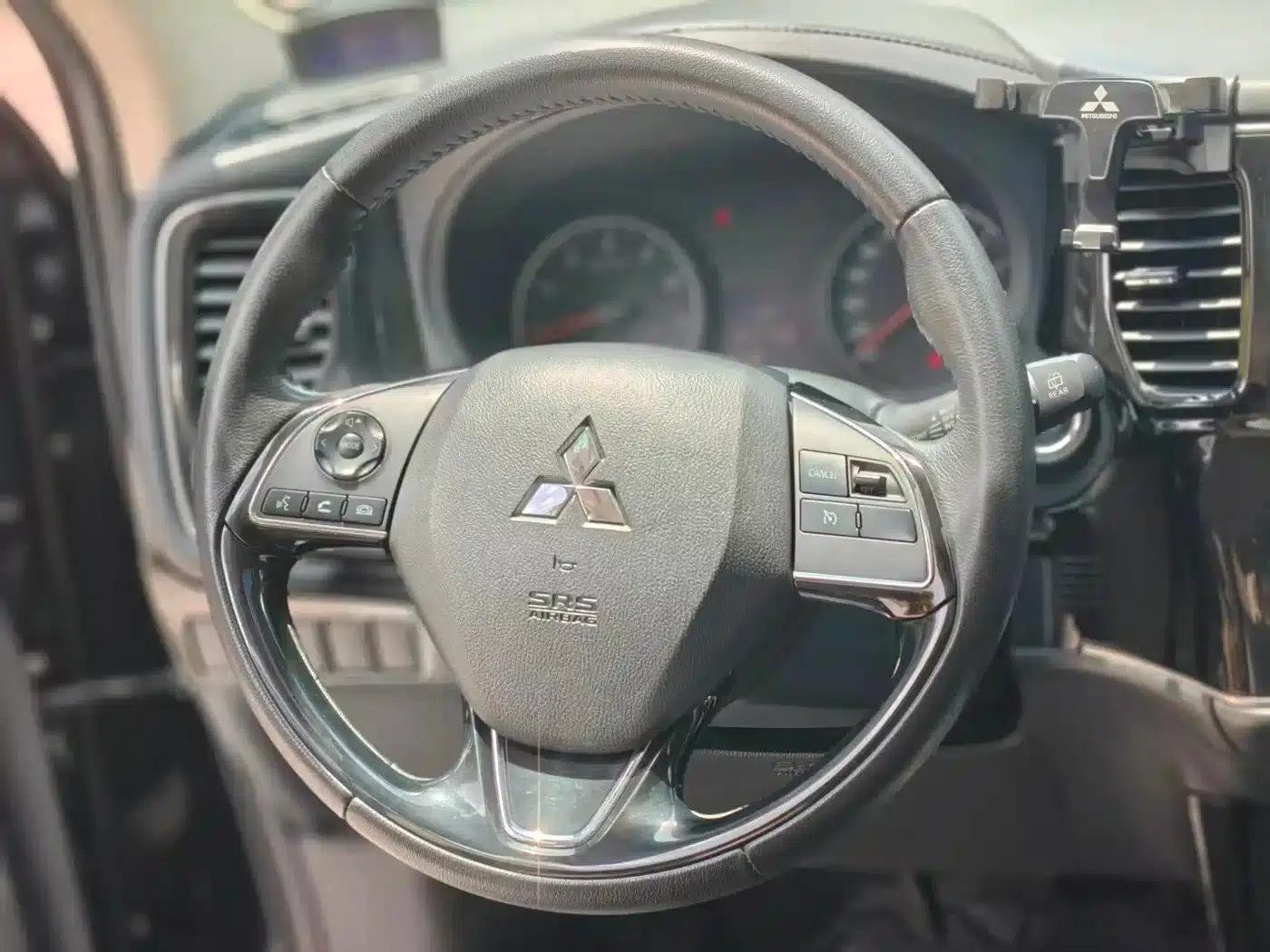 Outlander 2018 2.0L 2WD Glory Edition 5-seater — миниатюра 10