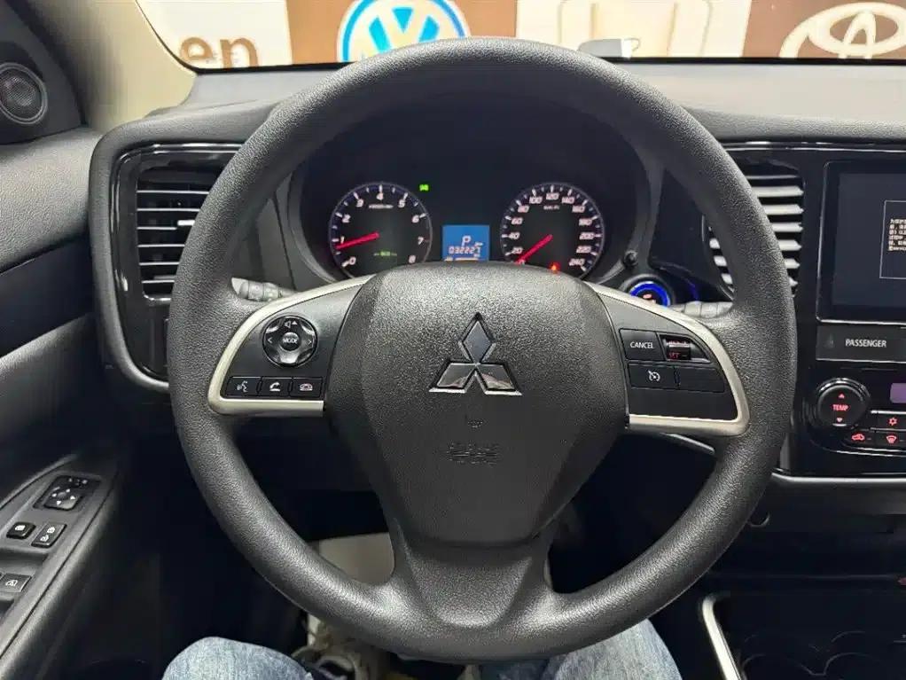 Outlander 2021 2.0L 2WD Comfortline 5-seater — миниатюра 12