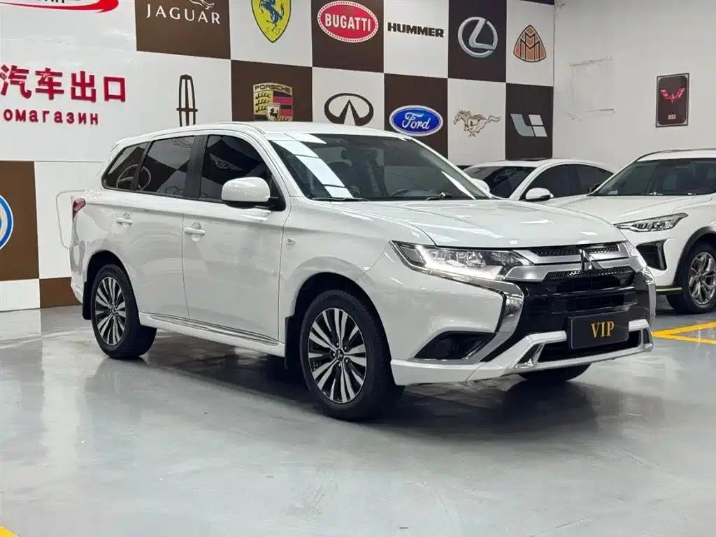 Outlander 2021 2.0L 2WD Comfortline 5-seater — миниатюра 3