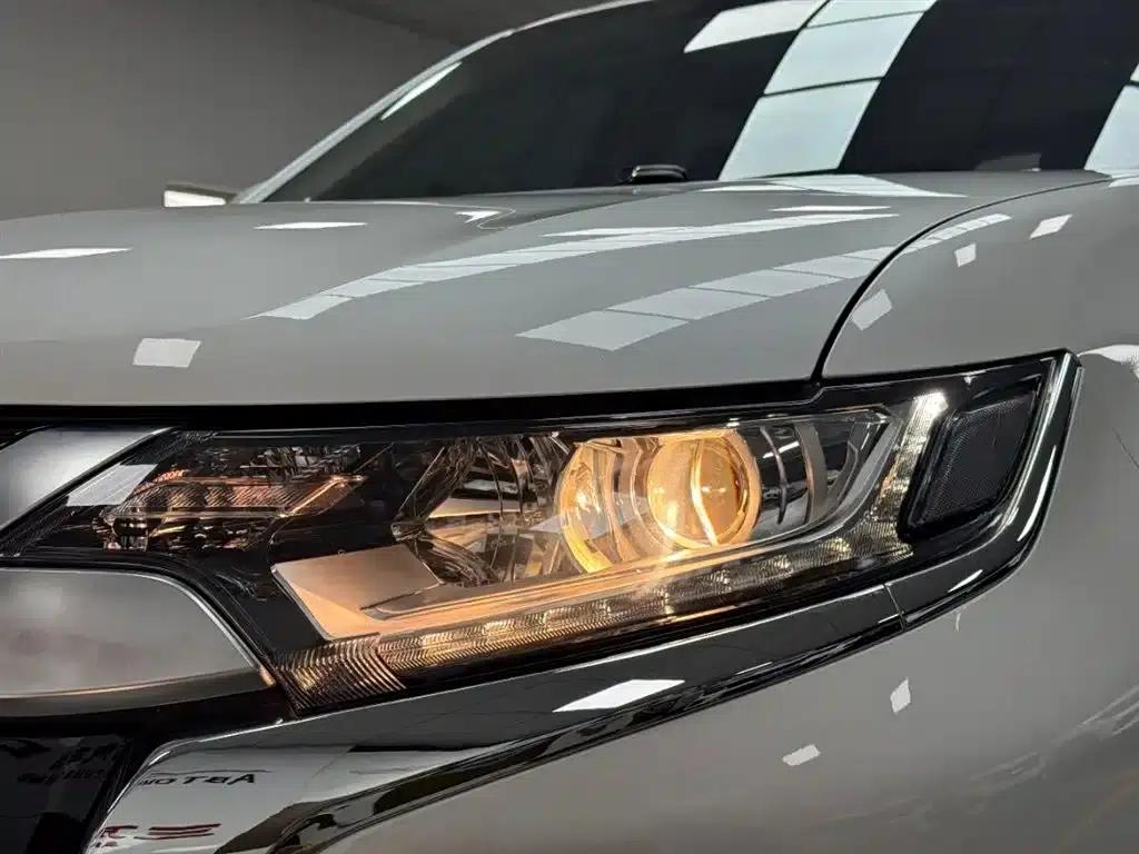 Outlander 2021 2.0L 2WD Comfortline 5-seater — миниатюра 21