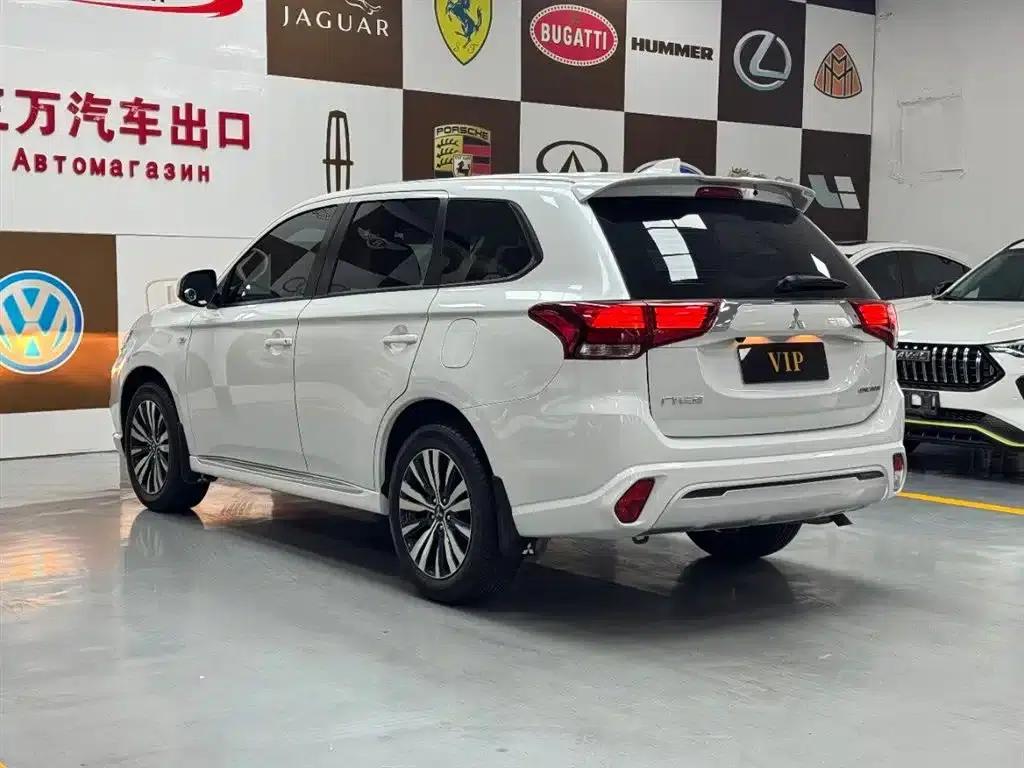 Outlander 2021 2.0L 2WD Comfortline 5-seater — миниатюра 4