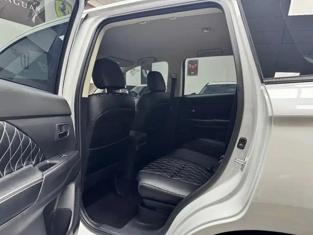 Outlander 2021 2.0L 2WD Comfortline 5-seater — миниатюра 7