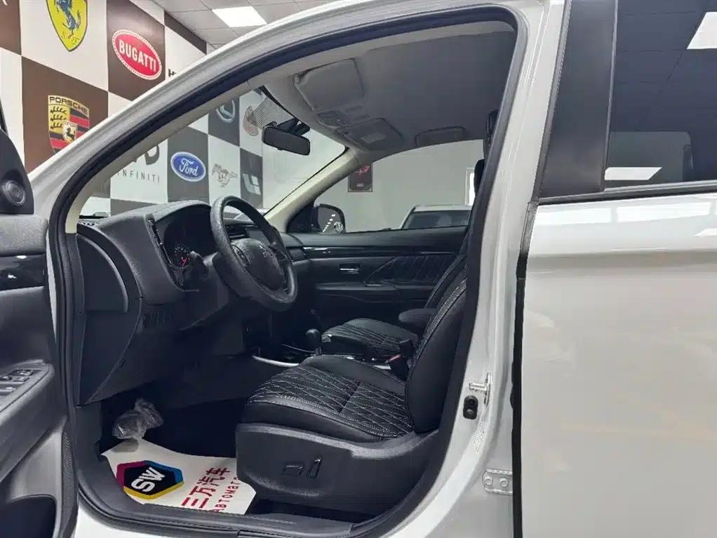 Outlander 2021 2.0L 2WD Comfortline 5-seater — миниатюра 8