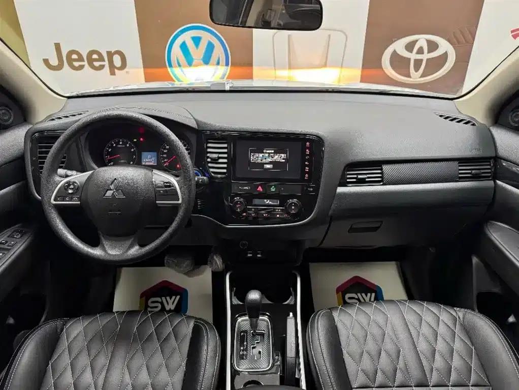 Outlander 2021 2.0L 2WD Comfortline 5-seater — миниатюра 10
