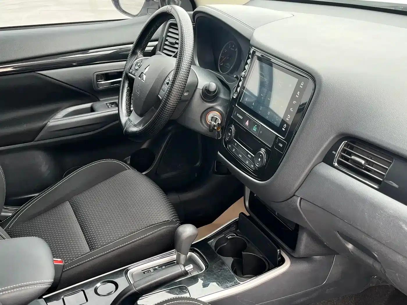 Outlander 2021 2.0L 2WD Enjoy Edition 5-seater — миниатюра 11
