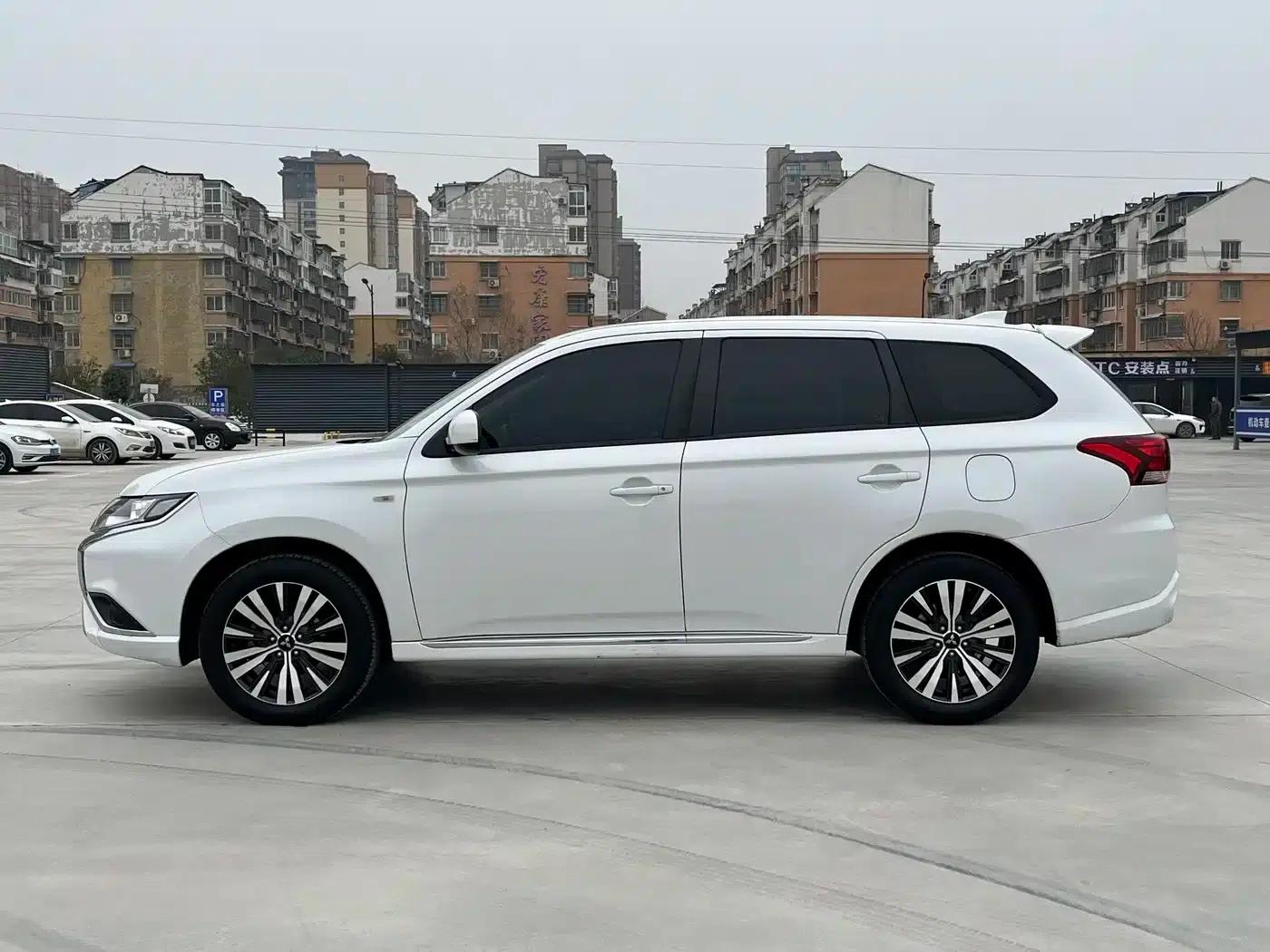 Outlander 2021 2.0L 2WD Enjoy Edition 5-seater — миниатюра 14