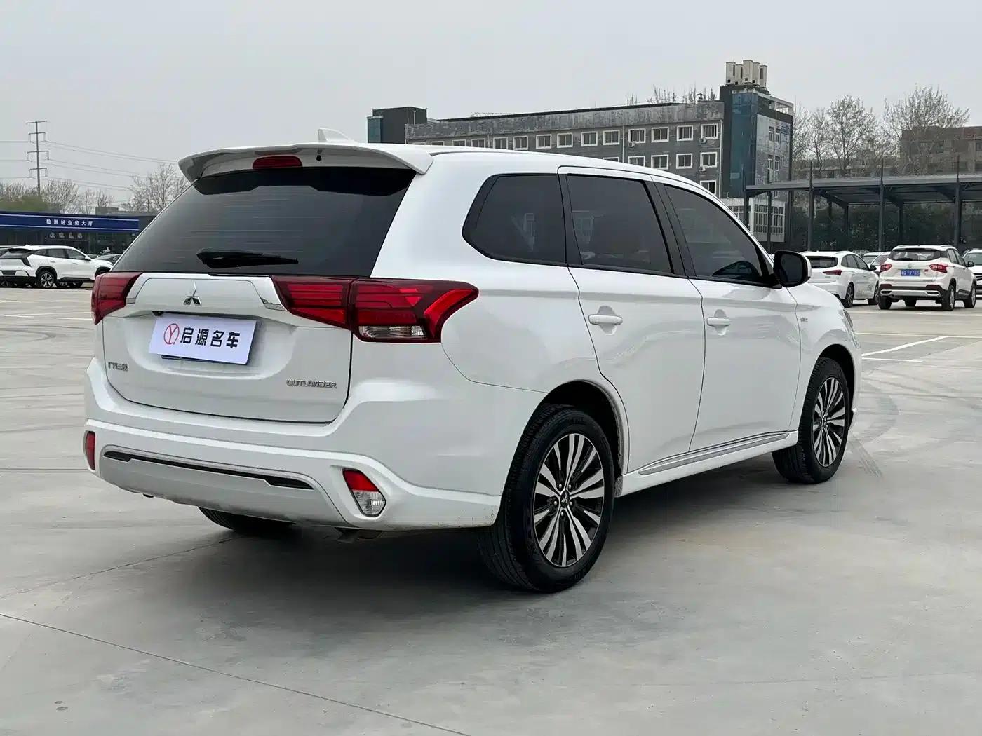 Outlander 2021 2.0L 2WD Enjoy Edition 5-seater — миниатюра 18