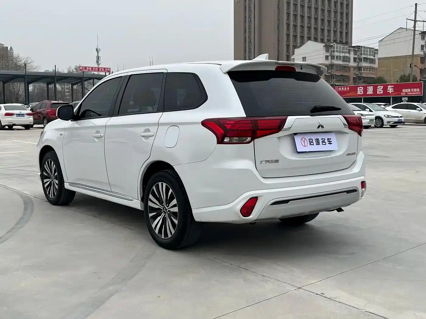 Outlander 2021 2.0L 2WD Enjoy Edition 5-seater — миниатюра 19