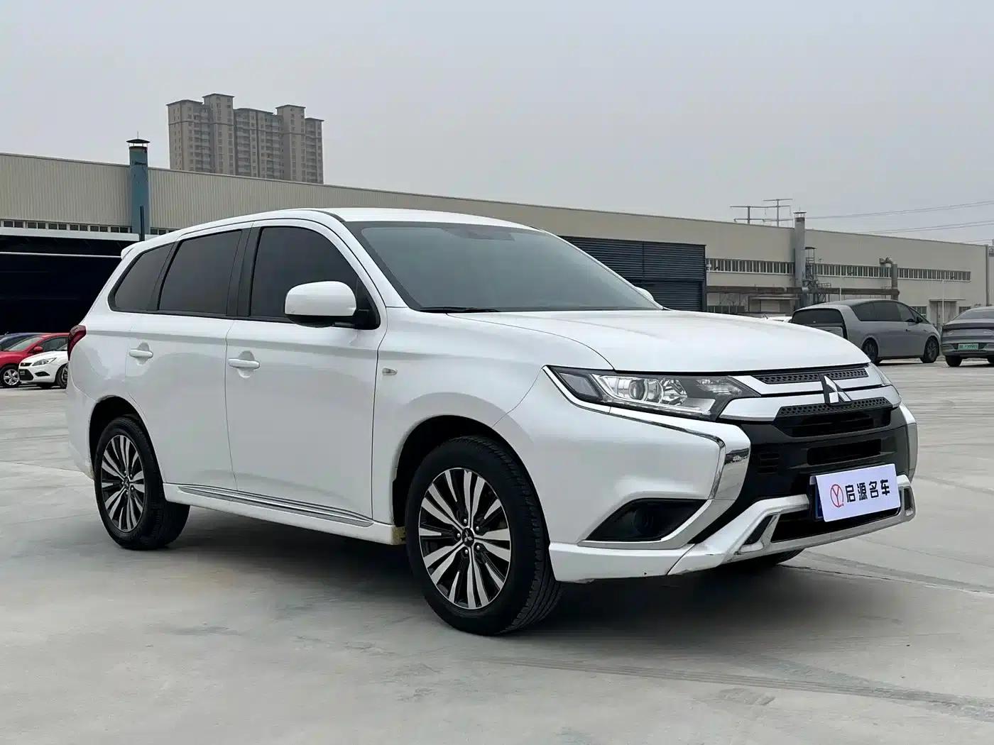 Outlander 2021 2.0L 2WD Enjoy Edition 5-seater — миниатюра 3