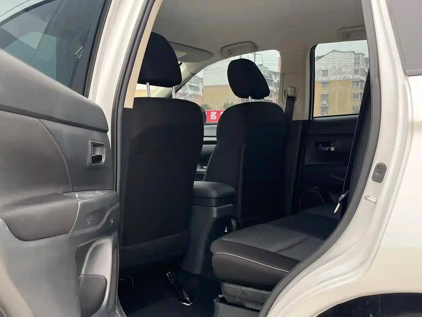 Outlander 2021 2.0L 2WD Enjoy Edition 5-seater — миниатюра 7
