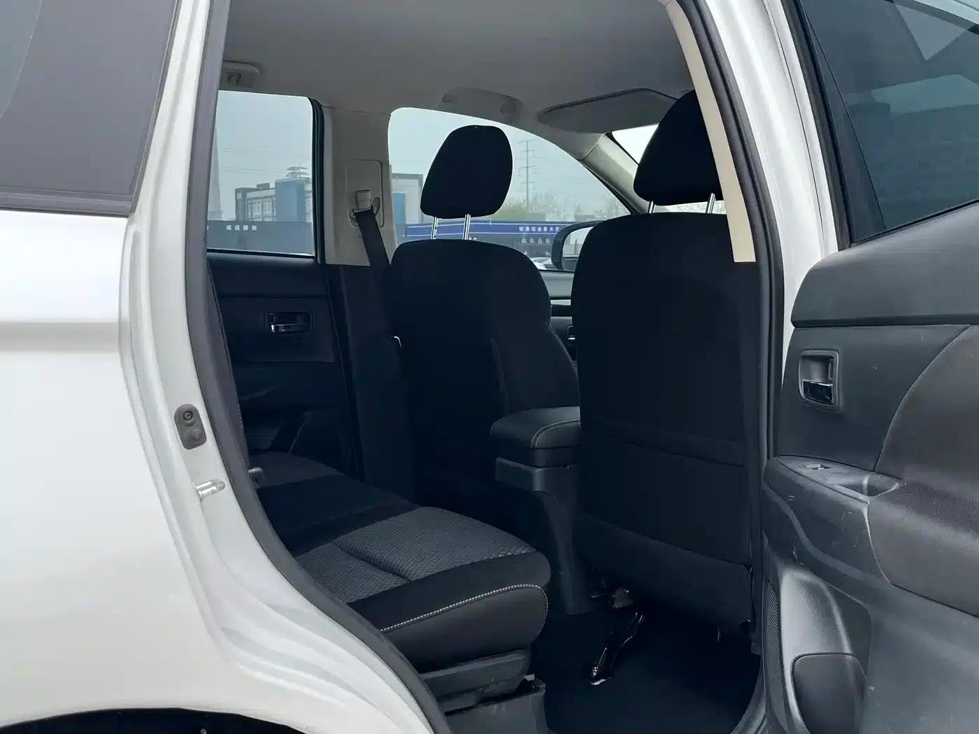 Outlander 2021 2.0L 2WD Enjoy Edition 5-seater — миниатюра 9