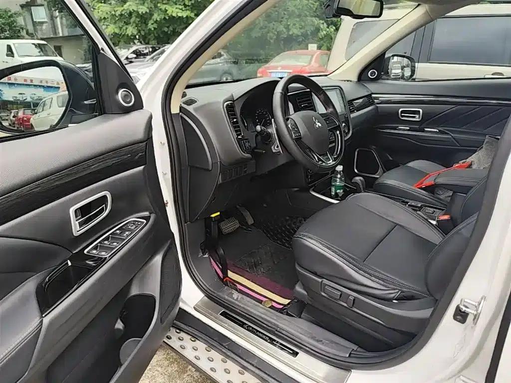 Outlander 2019 2.4L 4WD Enjoy Edition 7-seater National VI Emission Standard — миниатюра 16