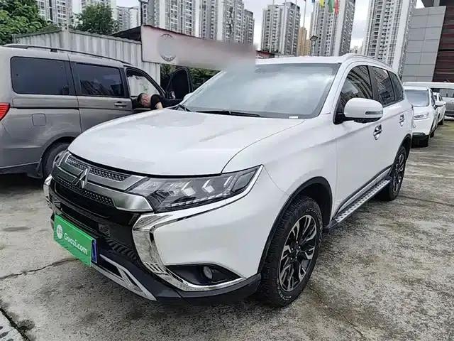 Outlander 2019 2.4L 4WD Enjoy Edition 7-seater National VI Emission Standard