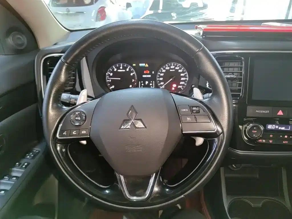 Outlander 2016 2.4L 4WD Elite Edition 5-seater — миниатюра 11