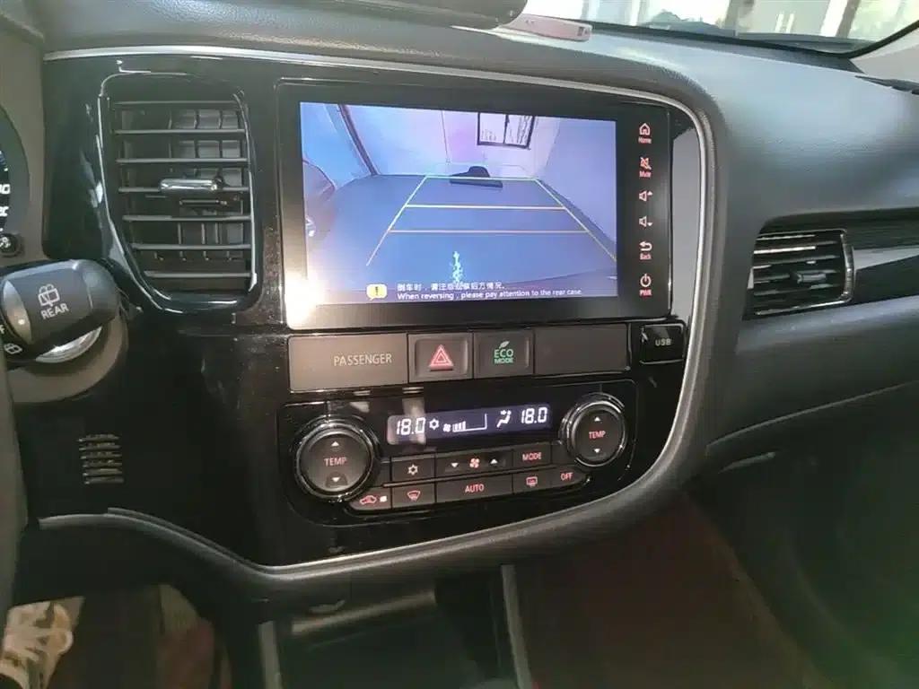 Outlander 2016 2.4L 4WD Elite Edition 5-seater — миниатюра 13