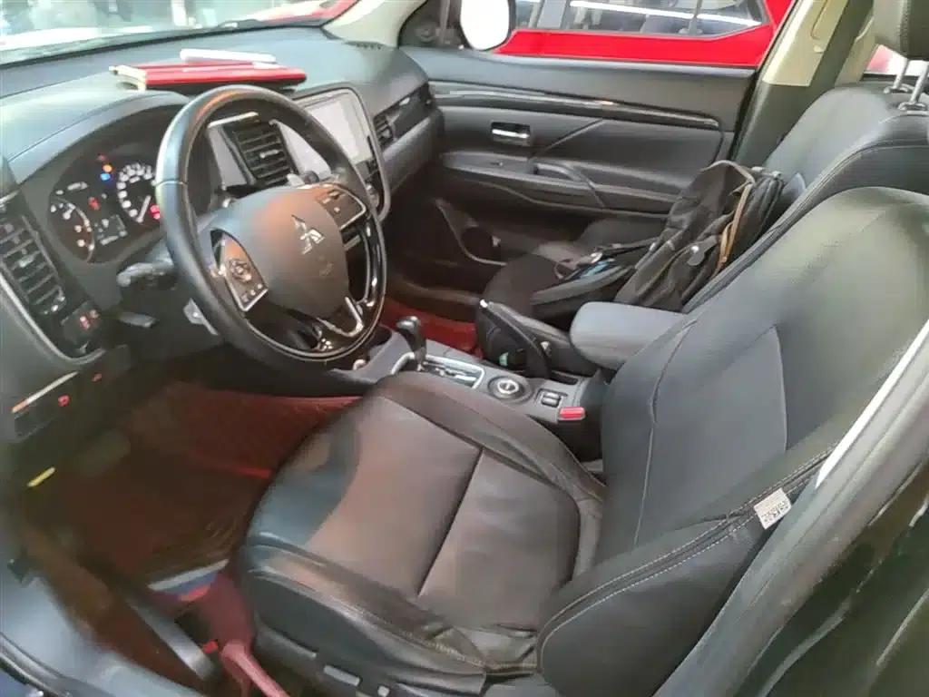 Outlander 2016 2.4L 4WD Elite Edition 5-seater — миниатюра 15