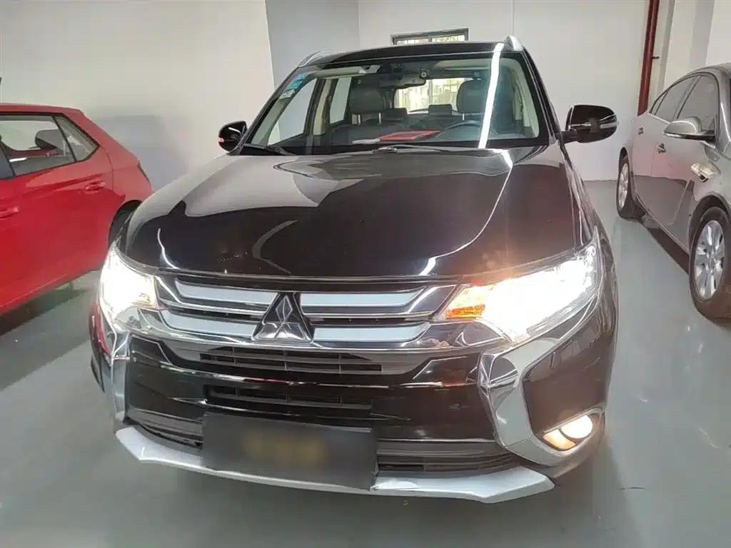 Outlander 2016 2.4L 4WD Elite Edition 5-seater — миниатюра 3