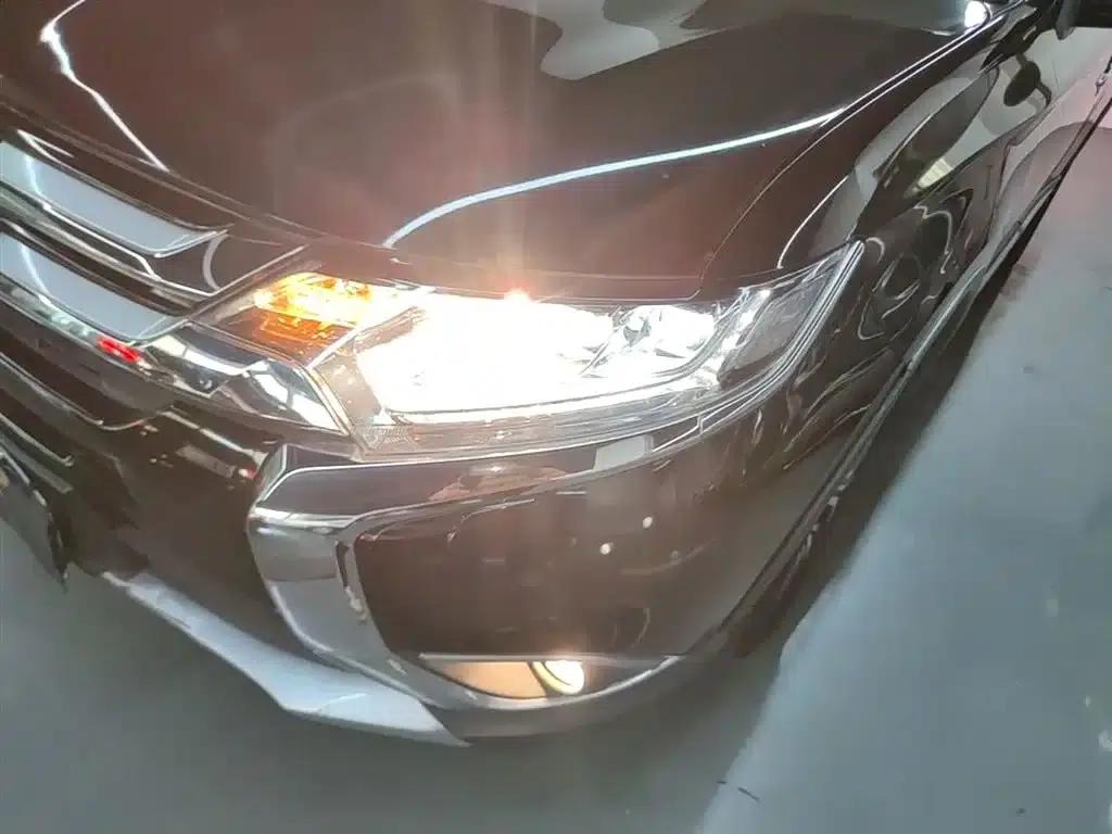 Outlander 2016 2.4L 4WD Elite Edition 5-seater — миниатюра 24