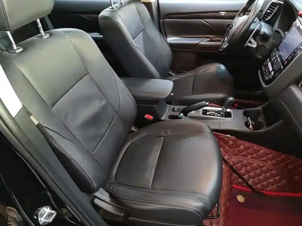 Outlander 2016 2.4L 4WD Elite Edition 5-seater — миниатюра 25