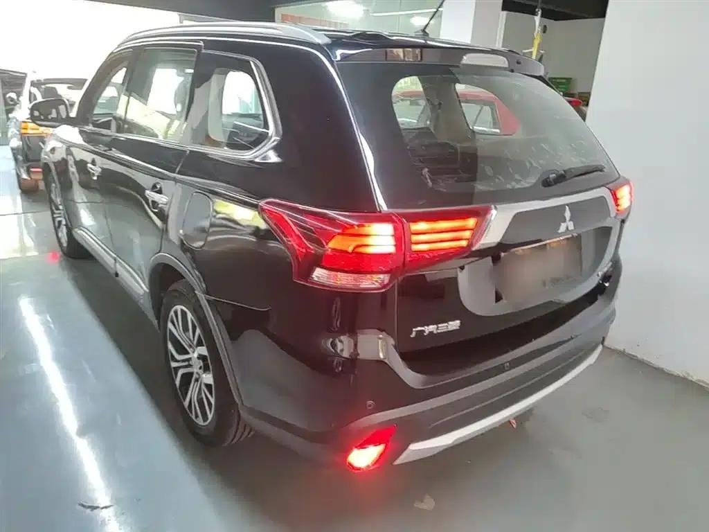 Outlander 2016 2.4L 4WD Elite Edition 5-seater — миниатюра 5