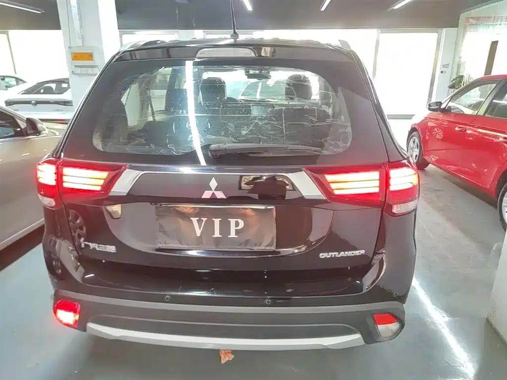 Outlander 2016 2.4L 4WD Elite Edition 5-seater — миниатюра 6