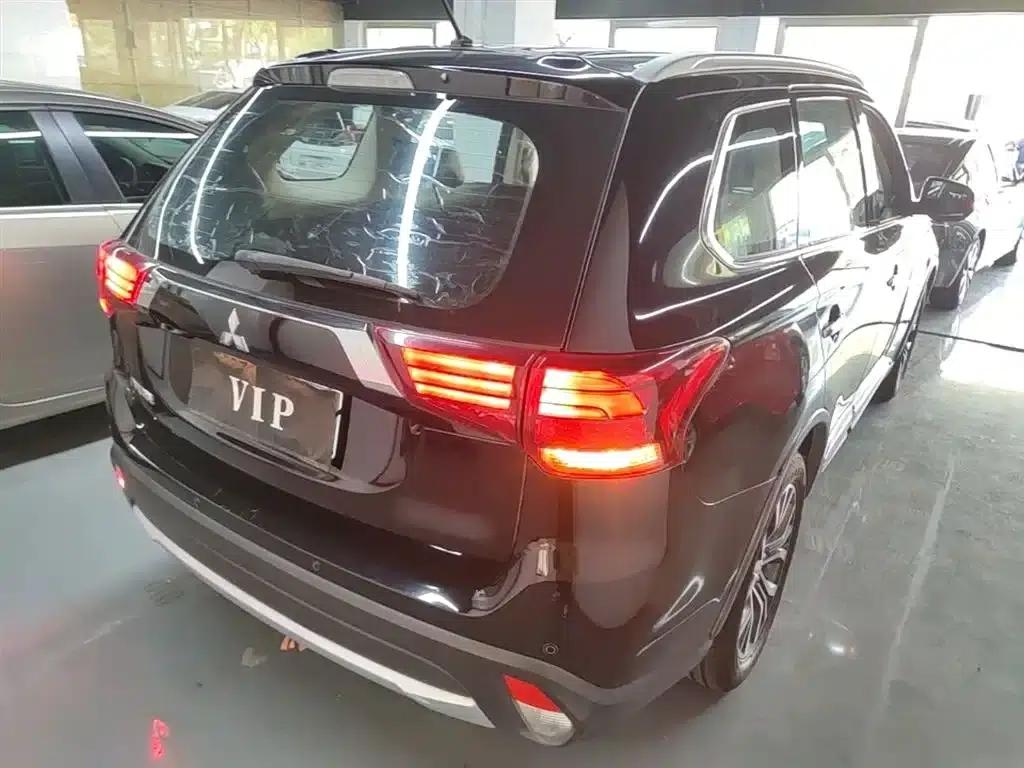 Outlander 2016 2.4L 4WD Elite Edition 5-seater — миниатюра 7